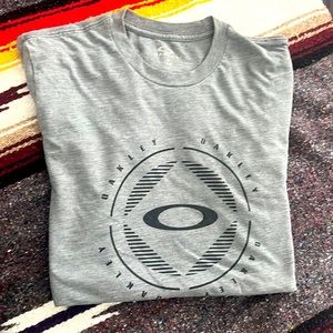Mens Oakley t-shirt size med